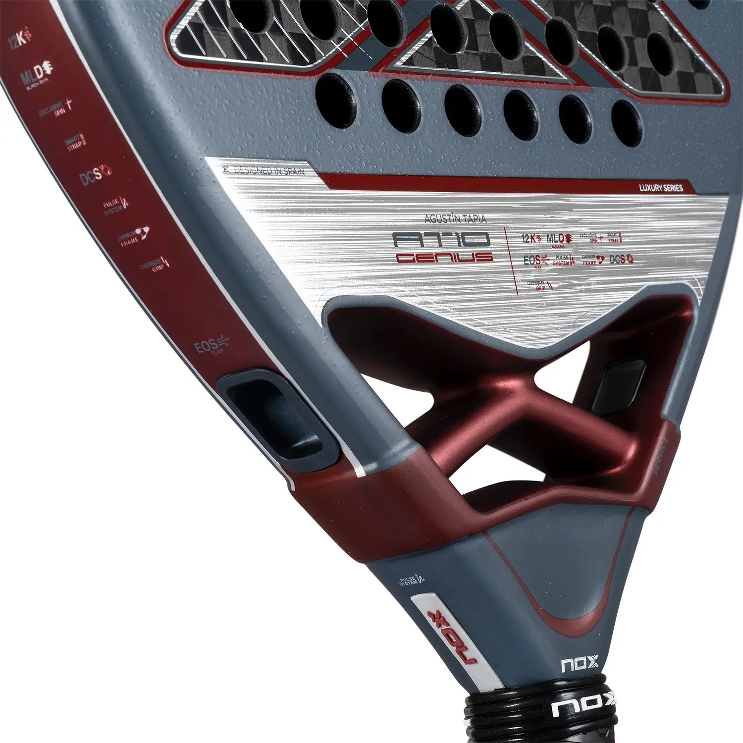 NOX AT10 Genius 12K by Agustin Tapia 2025 padelio raketė - kampinis vaizdas su Dynamic Composit Structure rėmu
