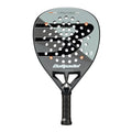 Bullpadel Hack 04 Comfort 2026 padelio raketė - priekinis vaizdas su Xtend Carbon 12K paviršiumi ir deimanto forma
