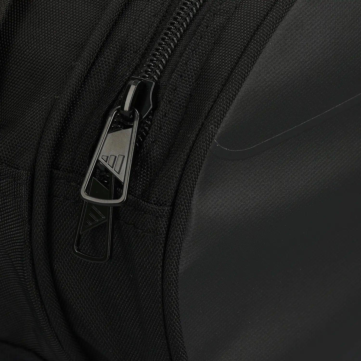 Adidas Carbon Control padel bag avalynės skyrius

