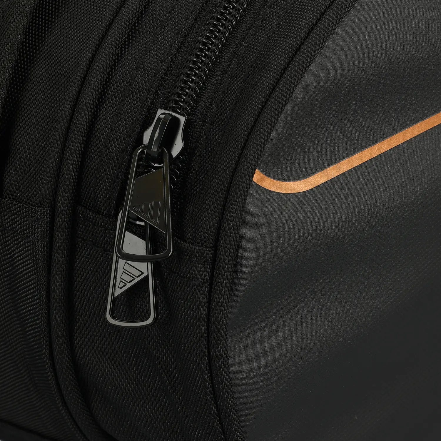 Adidas Carbon Control padel bag avalynės skyrius
